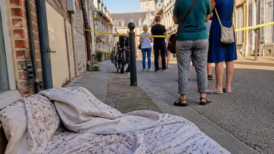 Arras : un appartement infesté, des draps pleins de punaises de lit jetés dans la rue inquiètent le voisinage
