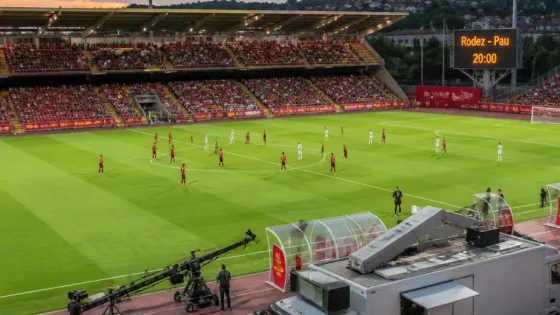 Rodez reçoit Pau ce vendredi : enjeu, compositions et points clés avant le coup d'envoi