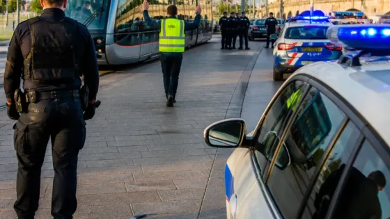 Tours : interpellation après une menace de se jeter sous le tram et exhibition d'un couteau