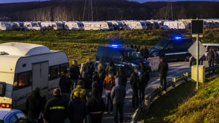 Amiens : le péage de l’A16 bloqué 1 h 40 par des gens du voyage après une coupure d’électricité