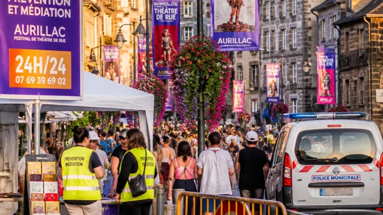 Aurillac renforce prévention et médiation pour le festival de théâtre de rue