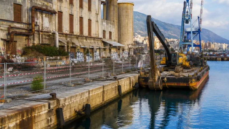 Bastia : la démolition de l’ancienne STEP lance la reconfiguration du port de commerce