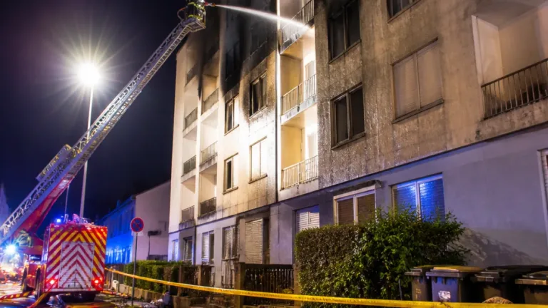 Bourges : un homme de 73 ans succombe après l'incendie d'un immeuble de six étages