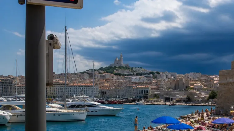 Canicule en Provence : une humidité étouffante, un soulagement attendu à partir du 16 août