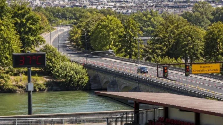 Canicule : pic de chaleur dans les Yvelines, perturbations routières et match de Versailles déplacé