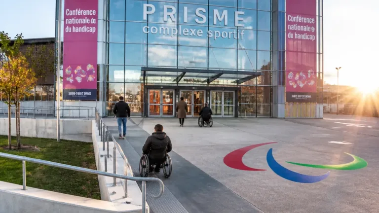 La Conférence nationale du handicap se tient au Prisme de Bobigny, symbole d’un besoin structurel en Seine‑Saint‑Denis