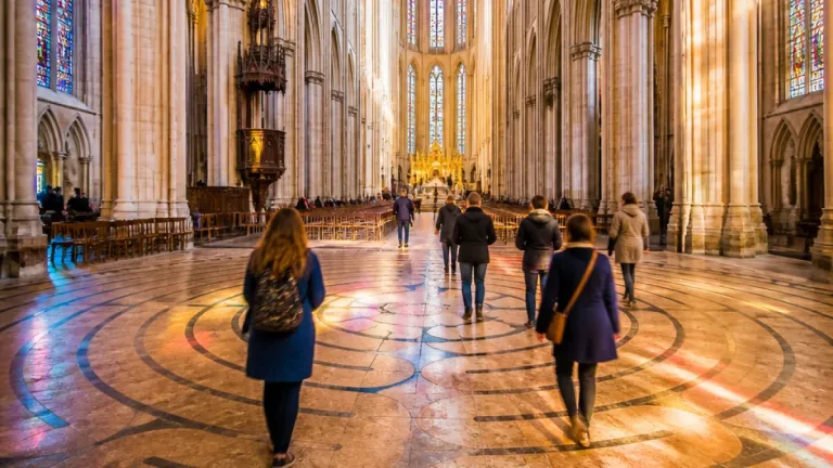 Le labyrinthe de la cathédrale de Chartres, une « porte d’entrée » pour décrypter le monument