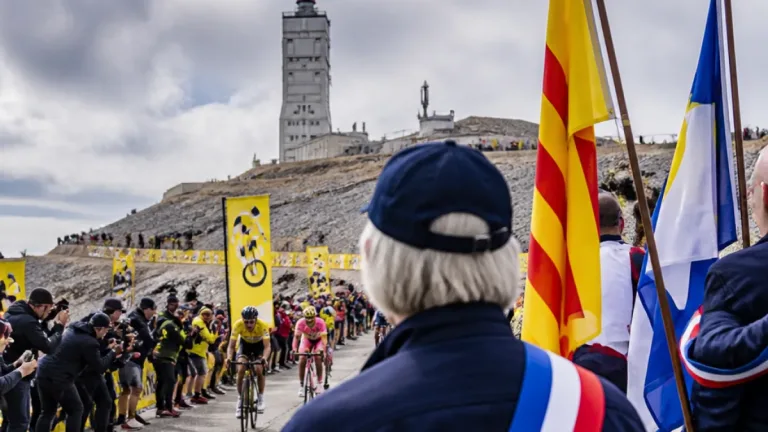 Le Tour de France Femmes au sommet du Ventoux : moment symbolique avec Jeannie Longo