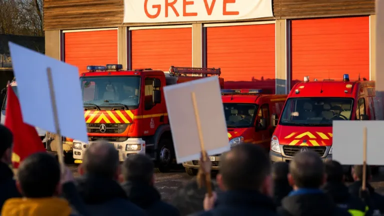 Les sapeurs‑pompiers de l'Yonne appelés à la grève, les syndicats exigent un soutien financier de l'État