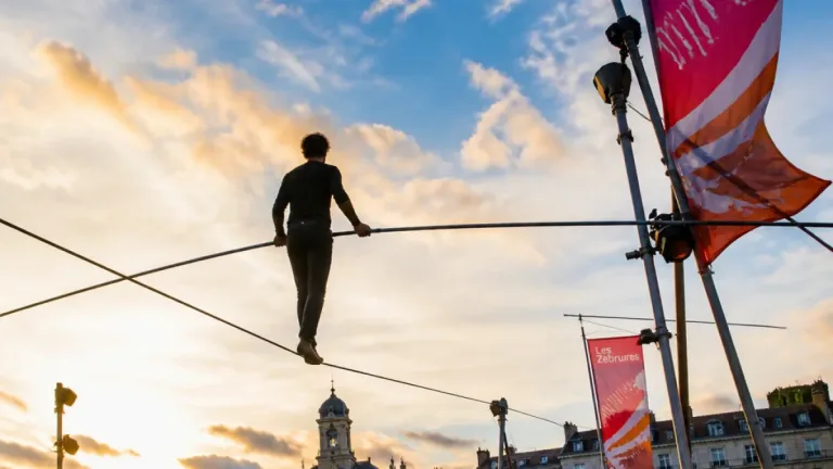 Limoges : Tatiana-Mosio Bongonga ouvre Les Zébrures avec un spectacle aérien place de la République