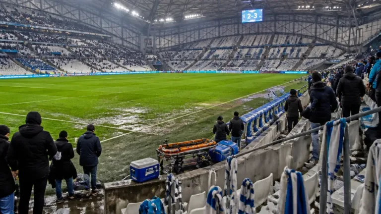 Marseille : nouvel avertissement au Vélodrome après la défaite face au Paris FC (2-3)