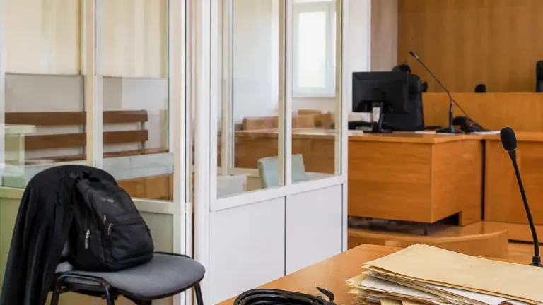 Meaux : un jeune de 19 ans jugé pour des violences répétées sur son frère de 13 ans