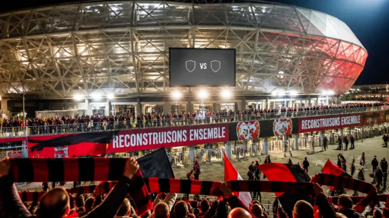 Nice accueille Lorient à l'Allianz Riviera : une reprise sous le signe de la reconstruction