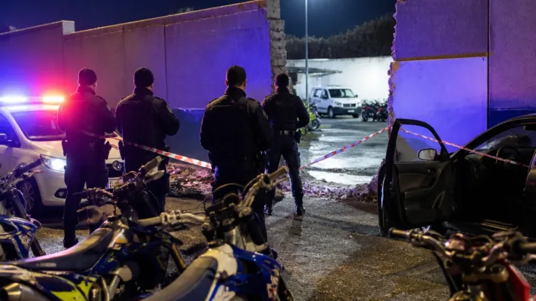 Saint-Denis : six interpellations après une tentative de vol de motos cross en fourrière