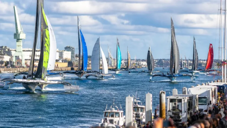Saint‑Malo : le village de la Route du Rhum attire la foule pour son ouverture