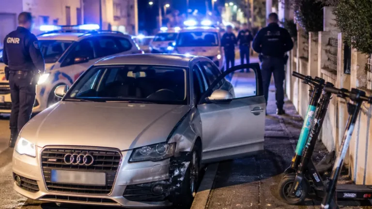 Trois mineurs interpellés en Charente‑Maritime après le vol d’une Audi, une arme factice saisie