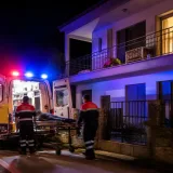 Δίχρονο παιδί σε κρίσιμη κατάσταση μετά από πτώση από μπαλκόνι στο Λασίθι