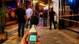 Δύο συλλήψεις στο Πυθαγόρειο για υπέρβαση ορίου μουσικής — εντάσεις μεταξύ κατοίκων και επιχειρήσεων