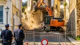 Καβάλα: Ξεκίνησε η κατεδάφιση ετοιμόρροπης μονοκατοικίας στη Γαλλικής Δημοκρατίας