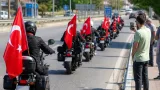 Κομοτηνή: Αναστάτωση από ομάδα Τούρκων μοτοσικλετιστών με τουρκικές σημαίες και σήμα «Γκρίζων Λύκων»