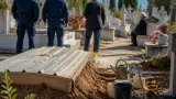 Λαμία: Φόβος για κλοπή σορού σε νεκροταφείο — η αγωνία μητέρας προκάλεσε κινητοποίηση