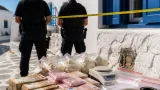 Μύκονος: Δύο συλλήψεις για διακίνηση ναρκωτικών — μεγάλες ποσότητες και 65.900 ευρώ κατασχέθηκαν