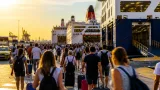 Πειραιάς: Ισχυρή επιστροφή αδειούχων — αυξημένες αφίξεις και γεμάτα πλοία έως την Κυριακή