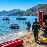 Ημιβυθισμένο αυτοκίνητο στη Νεάπολη Λασιθίου: σε εξέλιξη έρευνες από Λιμενικό, Πυροσβεστική και ΕΜΑΚ