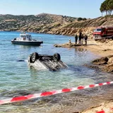 Ι.Χ. ανασύρθηκε μερικώς βυθισμένο σε παραλία της Νεάπολης – συνεχίζονται οι έρευνες
