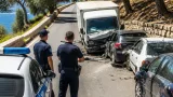 Σκόπελος: 86χρονος μεθυσμένος συγκρούστηκε με τέσσερα σταθμευμένα οχήματα — δίκη και καταδίκη με αναστολή