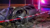 Σοβαρό τροχαίο στην Ερέτρια: αυτοκίνητο ανατράπηκε και καταστράφηκε κοντά στο νεκροταφείο
