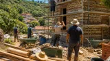 Σουφλί: Οι κάτοικοι της Ρούσσας έχτισαν εθελοντικά το σπίτι νέου ζευγαριού