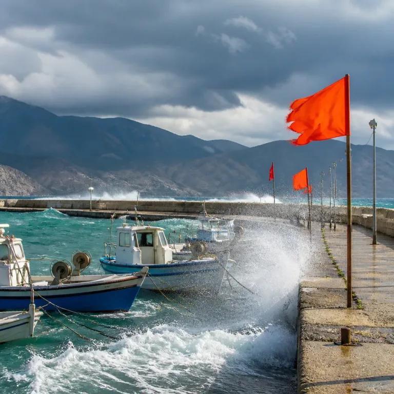Ισχυρό μελτέμι: έως και 120 χλμ./ώρα ριπές στην Ανατολική Κρήτη — προειδοποίηση για θαλάσσιες μετακινήσεις