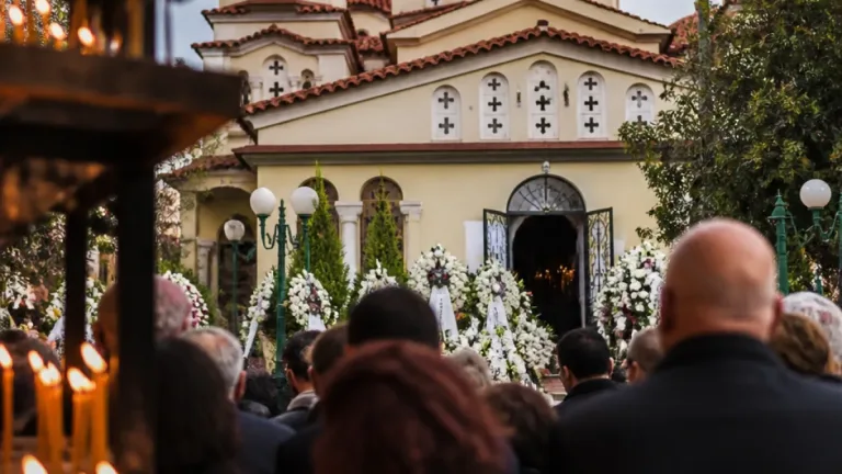 Συγκίνηση στη Νίκαια: 40ήμερο μνημόσυνο του Γ. Μαζωνάκη στην Αγία Τριάδα