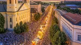 Debrecenben tízezrek lepték el az utcákat a Virágkarnevál napján