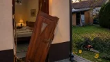 Hangoskodás miatt riasztották a rendőröket — hálószobából és szekrényből 2 564 doboz cigi került elő