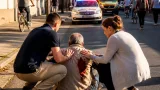 Kihívás a közöny: csak két járókelő állt meg a vérző, segítségért kiáltó férfinál Békéscsabán