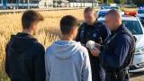 Nappal vetett véget futásnak a rendőrség: búzamezőn fogták el a iváncsai kifosztás feltételezett elkövetőit