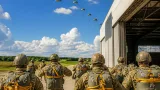 Pápa: látványos amerikai ejtőernyős gyakorlat zajlott az MH 47. bázison