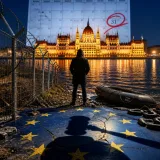 Magyar Péter meghosszabbítja a tömeges bevándorlás miatti válsághelyzetet 2026. végéig