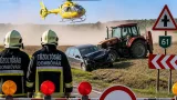 Súlyos baleset Kocsola közelében: személyautó és traktor ütközött, mentőhelikopter érkezett