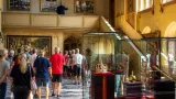Székesfehérvár: több száz látogatót kalauzolt a polgármester a Városházán a Királyi Napokon