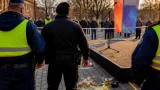 Szolnok: elengedték a férfit, aki tojással próbálta megdobni Magyar Pétert