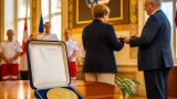 Tata elismerte a helyi civil munkát: arany fokozatú kitüntetést kapott Kovács Attila