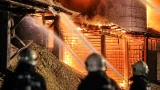 Tűz pusztított egy nyíradonyi famegmunkáló telepen, a tető és forgácstároló is lángra kapott