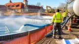 Újabb fürdőnyitások és fejlesztés indulhat Pest környéki strandokon — medencét is feltöltöttek Nagyszénáson