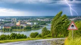 Zivatar-riadó Győr-Moson-Sopronban: villámlás, helyenként jégeső és szélerősödés várható hétfőn