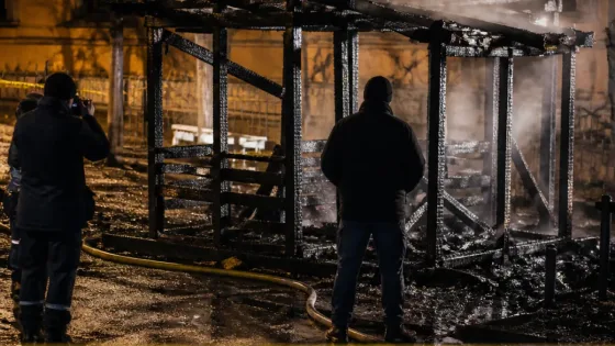 Halálos tűz Komlón: holttestet találtak egy teljesen kiégett fabódéban