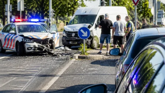Rendőrautó ütközött Székesfehérváron a 62-es főút és a Mártírok útja kereszteződésében