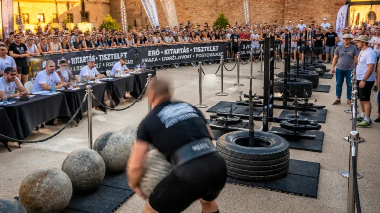 Erőpróba a Várfürdőn: nemzetközi erős emberek versenye Gyulán